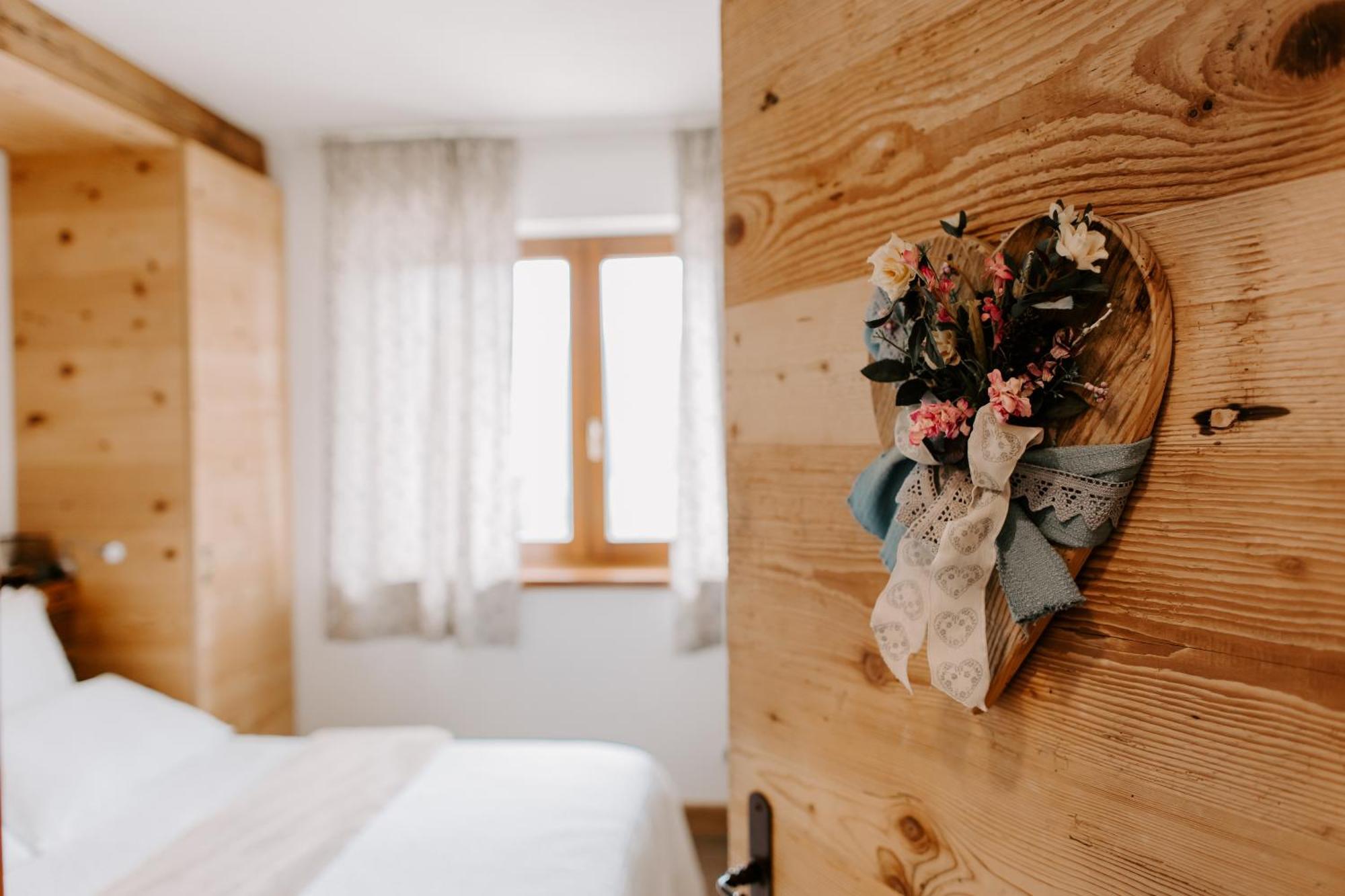 Fra Rose E Mughi Bed and Breakfast Domegge di Cadore Exteriör bild