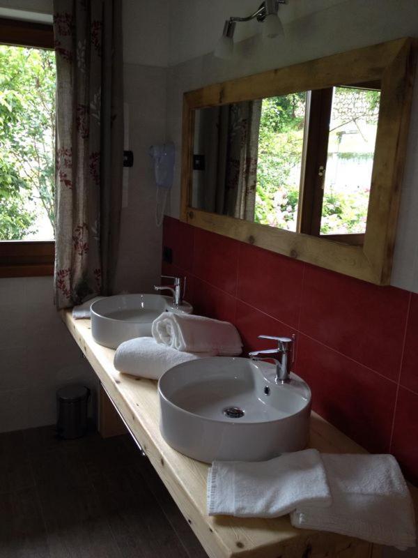 Fra Rose E Mughi Bed and Breakfast Domegge di Cadore Exteriör bild
