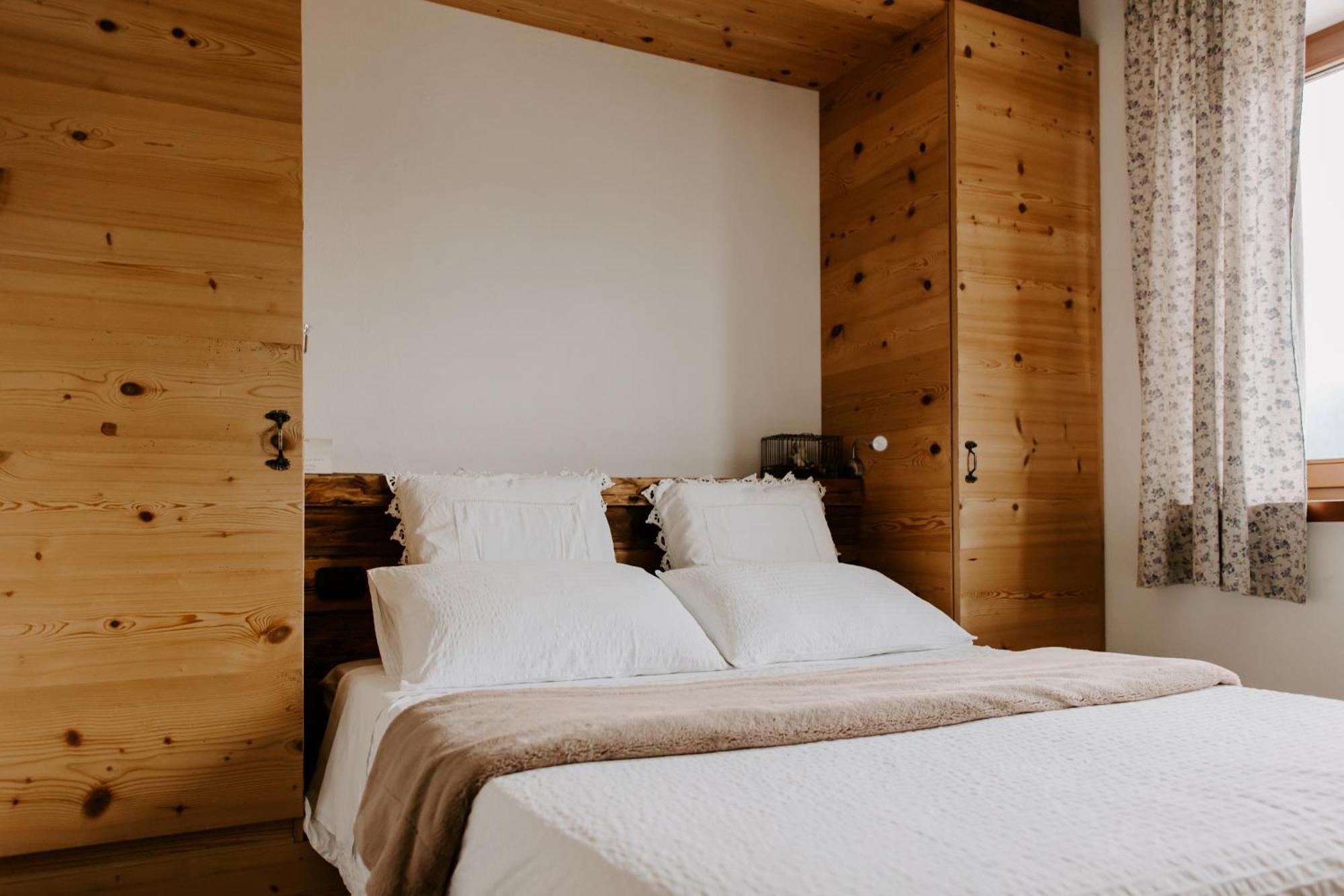 Fra Rose E Mughi Bed and Breakfast Domegge di Cadore Exteriör bild