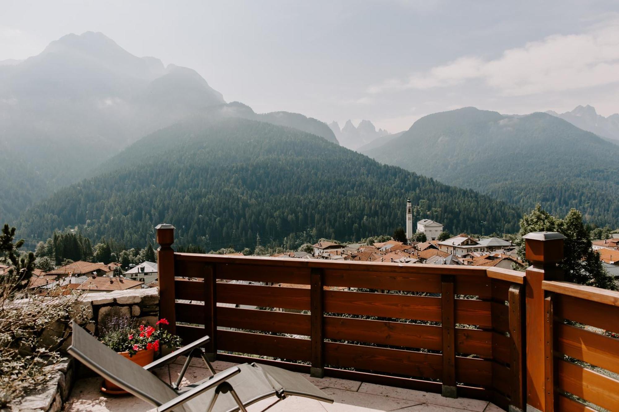 Fra Rose E Mughi Bed and Breakfast Domegge di Cadore Exteriör bild