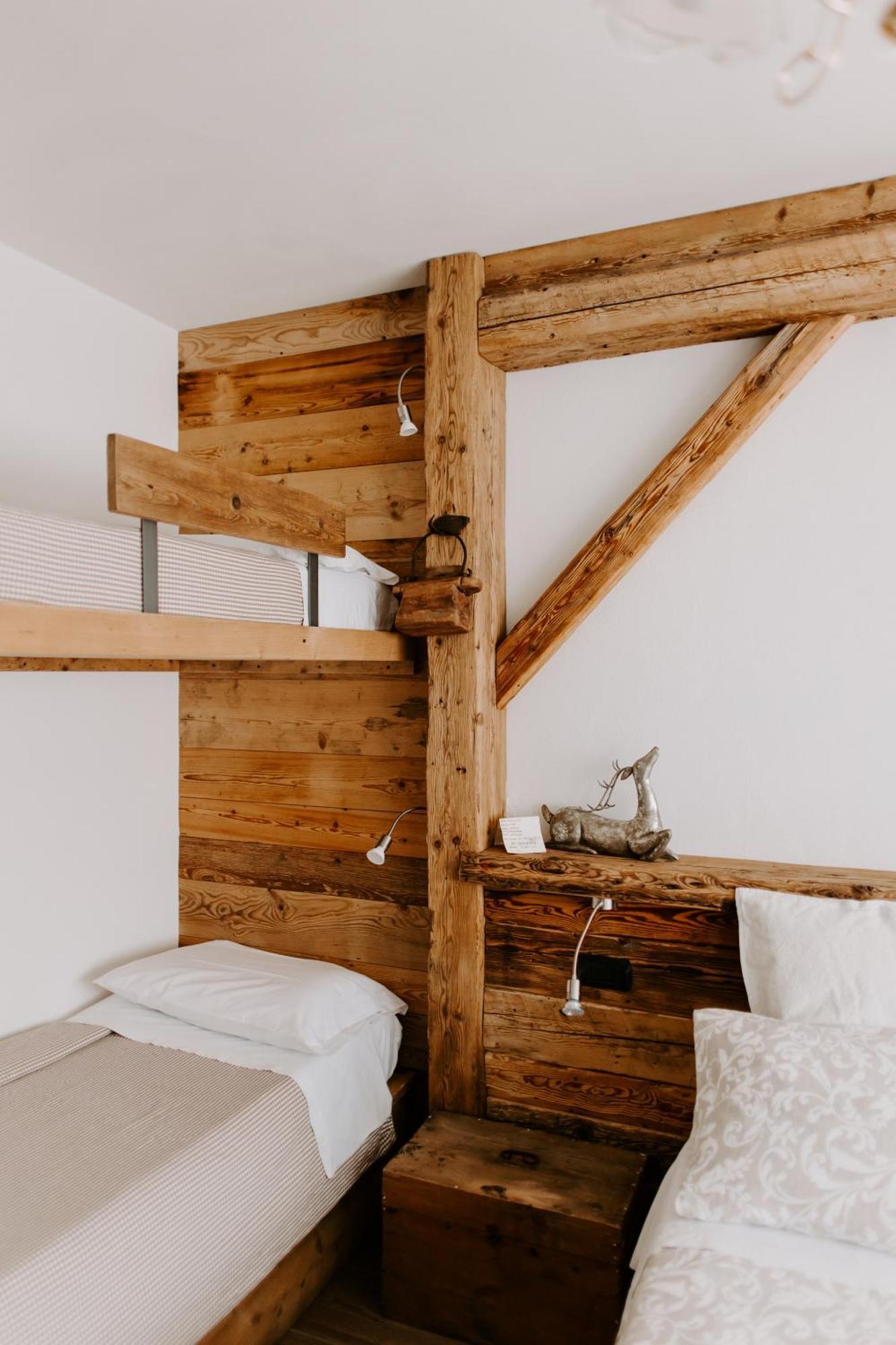 Fra Rose E Mughi Bed and Breakfast Domegge di Cadore Exteriör bild