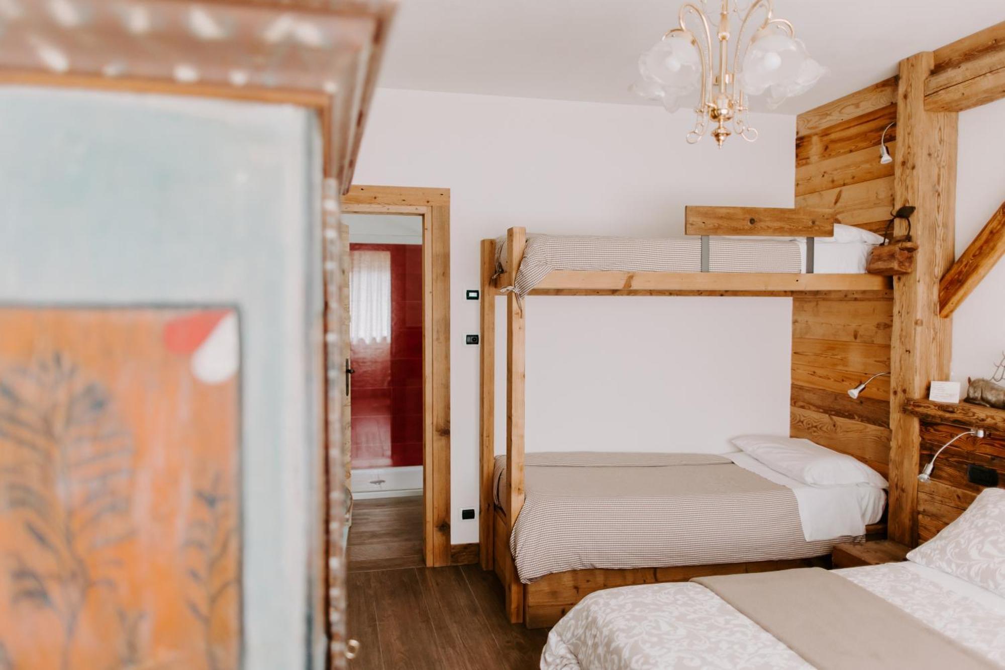 Fra Rose E Mughi Bed and Breakfast Domegge di Cadore Exteriör bild