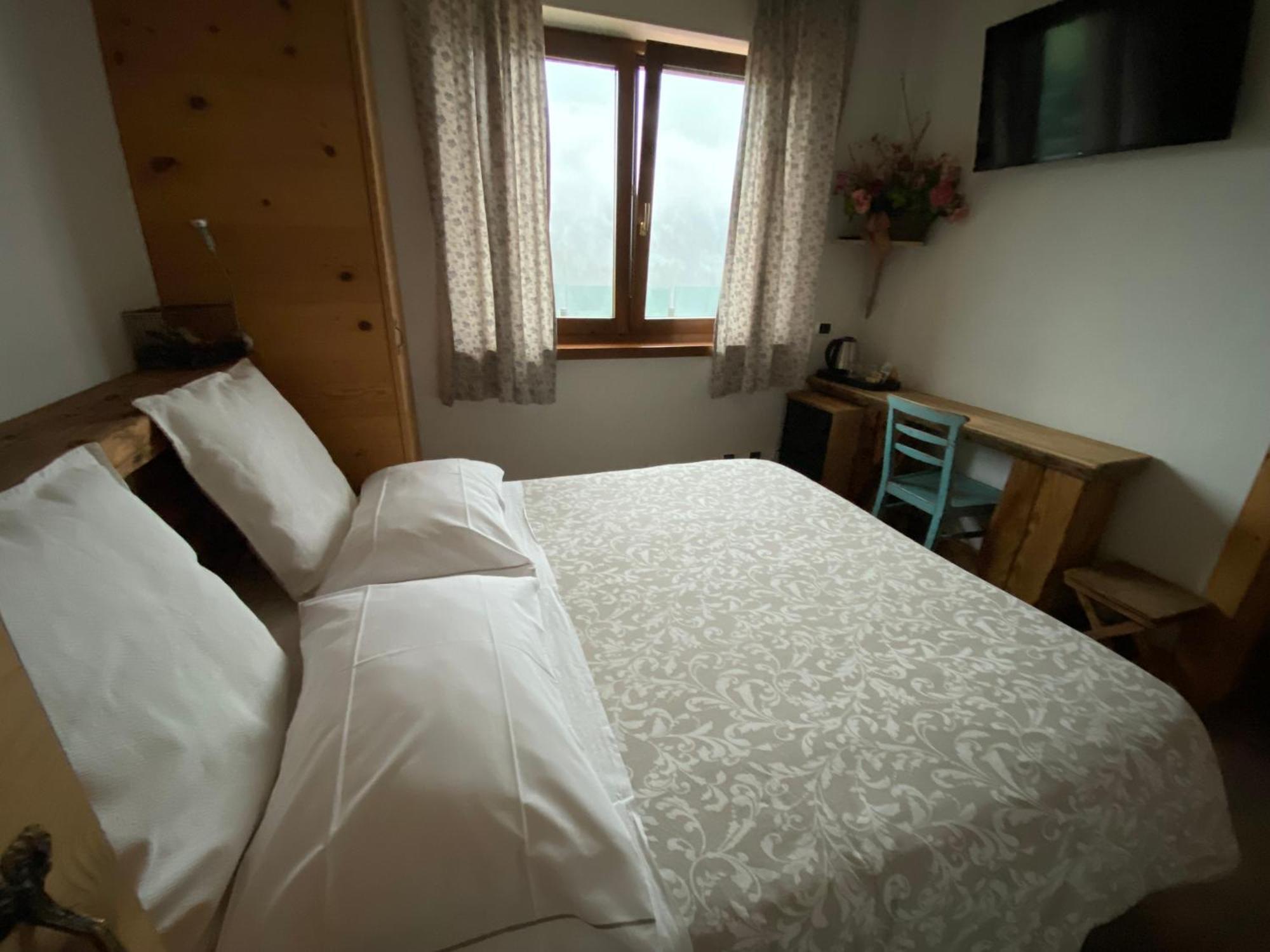Fra Rose E Mughi Bed and Breakfast Domegge di Cadore Exteriör bild