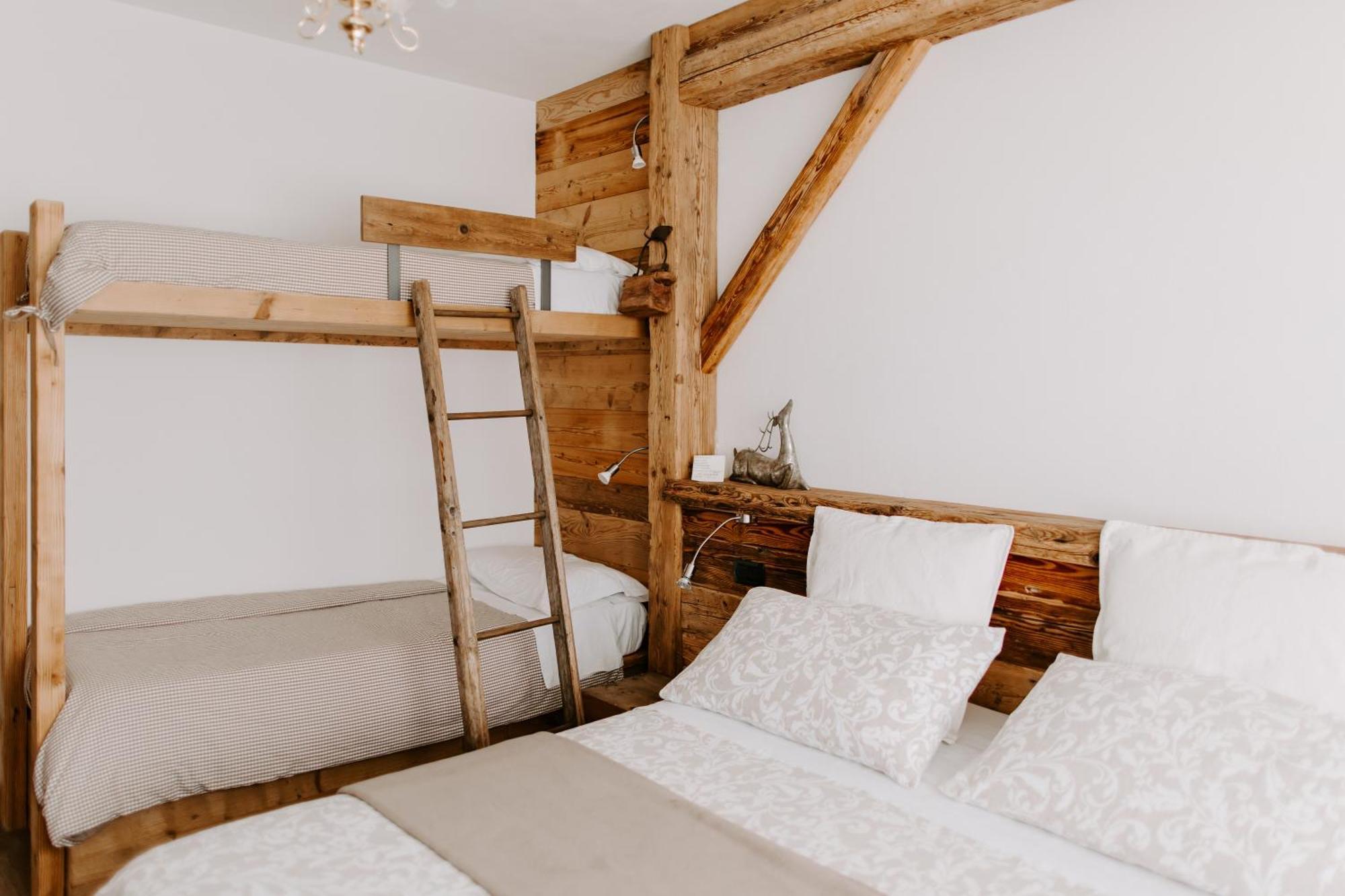 Fra Rose E Mughi Bed and Breakfast Domegge di Cadore Exteriör bild