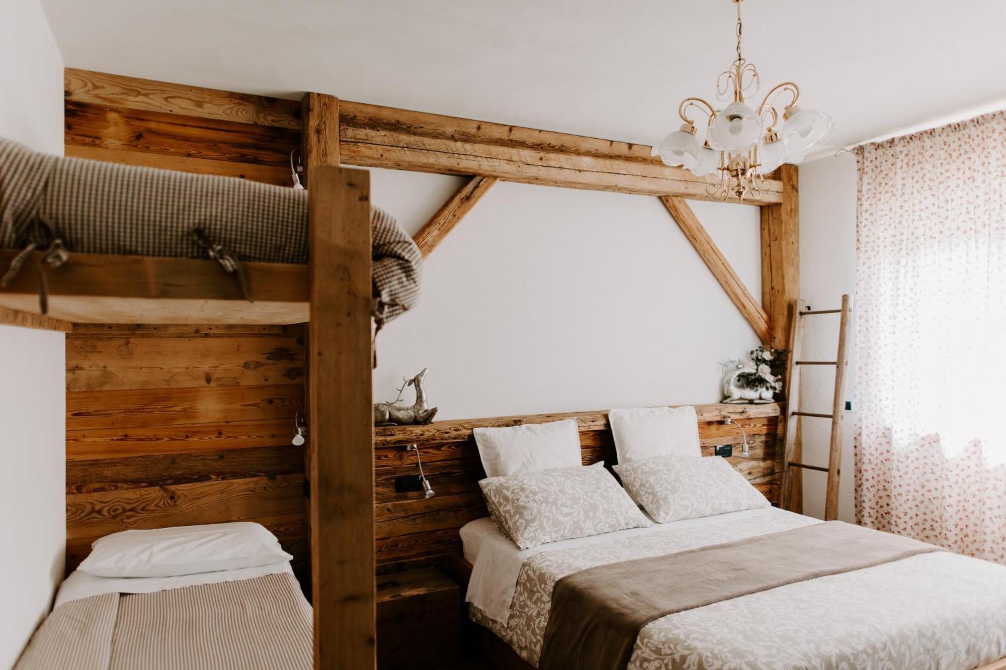 Fra Rose E Mughi Bed and Breakfast Domegge di Cadore Exteriör bild