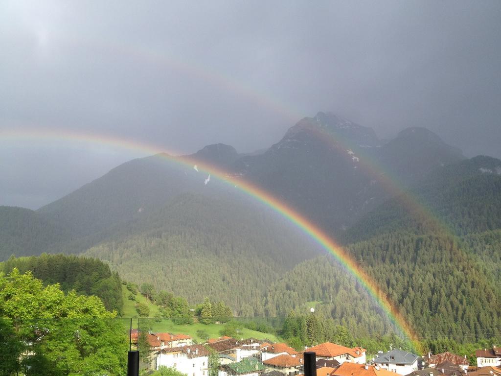 Fra Rose E Mughi Bed and Breakfast Domegge di Cadore Exteriör bild