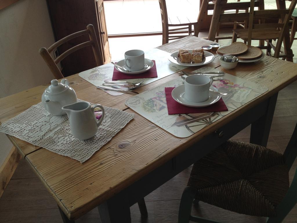 Fra Rose E Mughi Bed and Breakfast Domegge di Cadore Exteriör bild